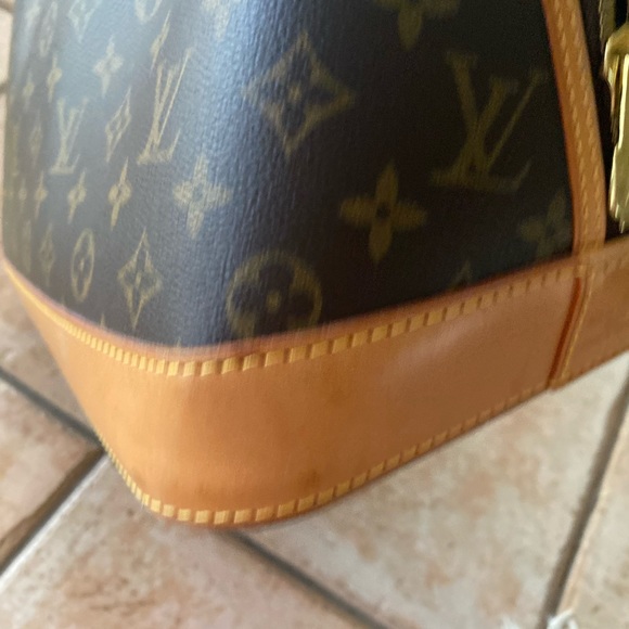 TRENDING Maxi Bags: Louis Vuitton Alma Voyage - Picture 8 of 16